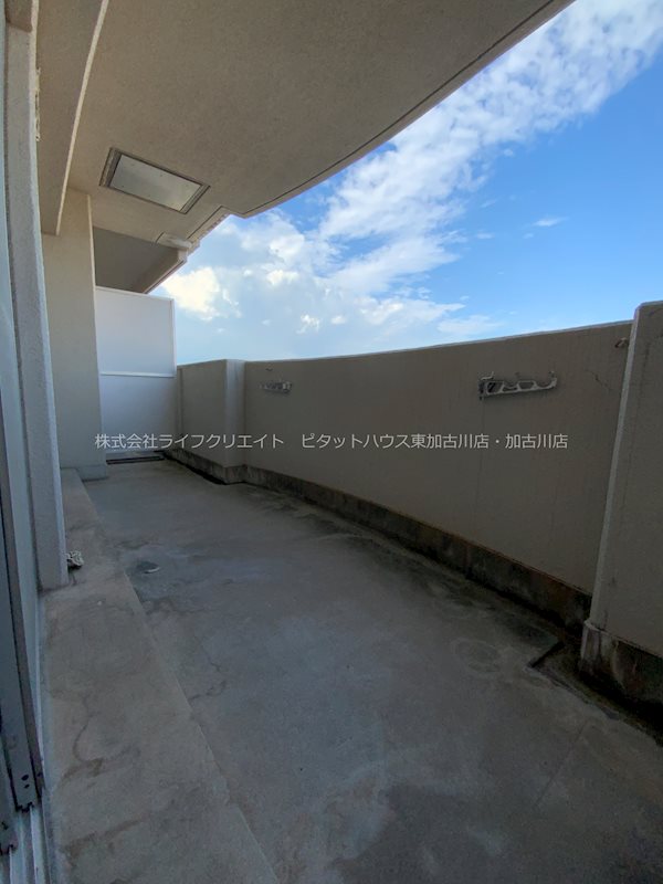 バルコニー　写真は504号室