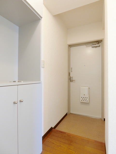 玄関　※別部屋参考写真