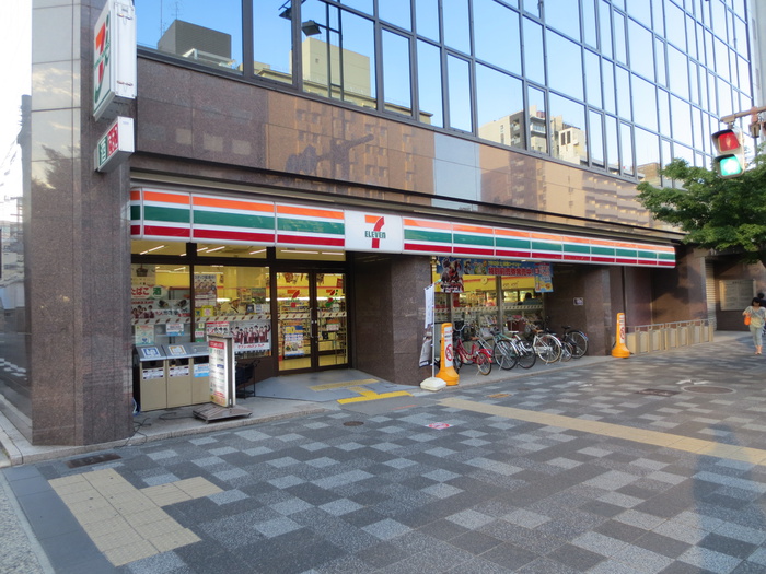 コンビニ　セブンイレブン（コンビニ）まで300m