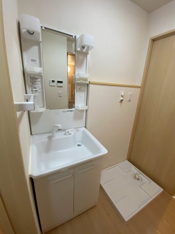 洗面設備　スペースが確保できる洗面所です