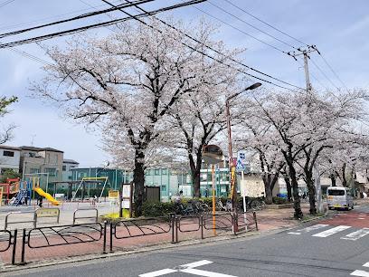 公園　木根川中央公園（公園）まで220m