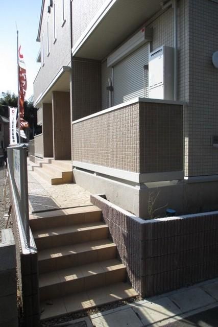 エントランス　全ての玄関が１階にあります
