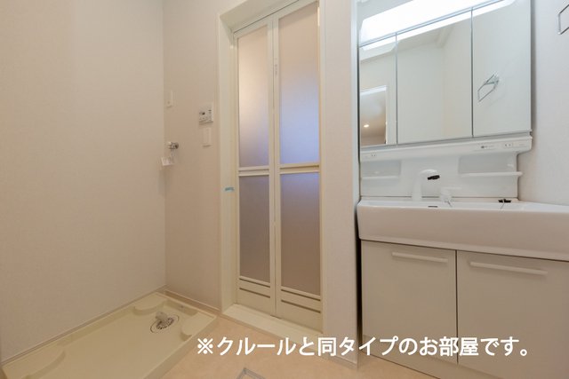洗面設備　ゆったりとスペースのある洗面所