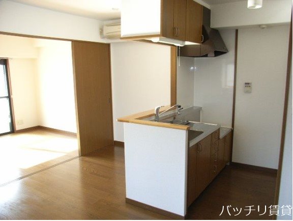 キッチン　※同型タイプ写真の為、現状優先。