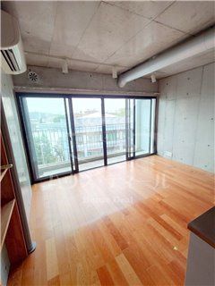 居室・リビング　別号室参考写真です