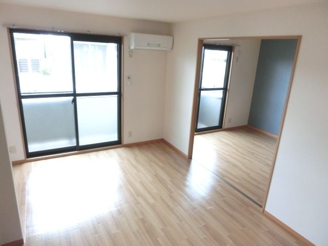 居室・リビング　開放感のあるお部屋です