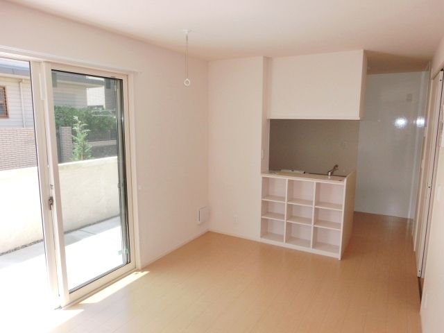 その他部屋・スペース　別の角度からのリビングです