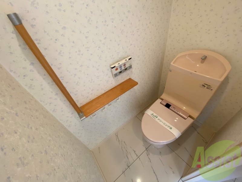 トイレ　ウォシュレットがついたトイレです。安心して使用できますね。