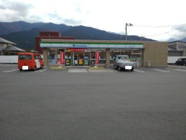 コンビニ　ファミリーマート船木店様（コンビニ）まで400m