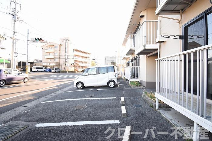 駐車場　駐車場