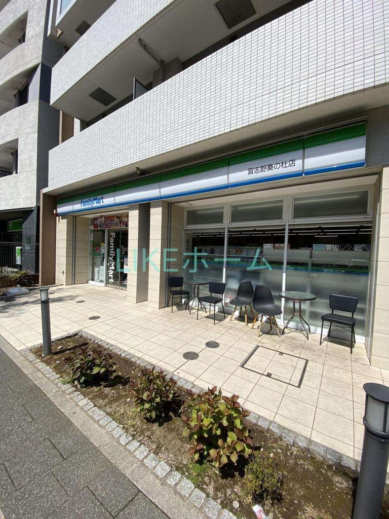 コンビニ　ファミリーマート習志野奏の杜店（コンビニ）まで1050m