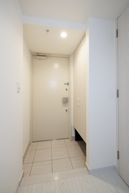 玄関　写真は同タイプ住戸です。