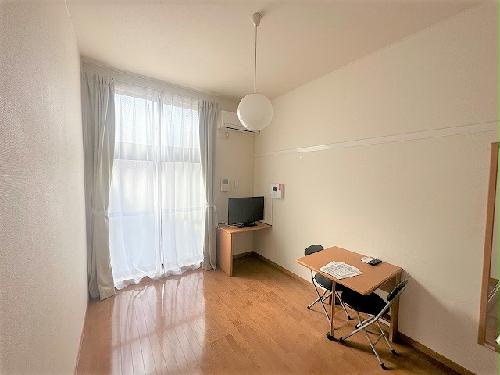 居室・リビング　1階タイプのお部屋です。