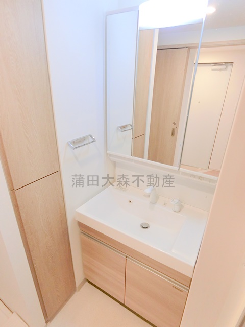 洗面設備　洗面脱衣所　3面鏡の独立洗面台