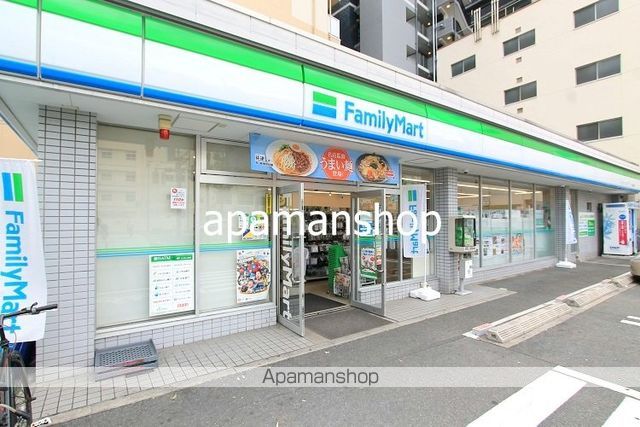 コンビニ　ファミリーマート（コンビニ）まで20m