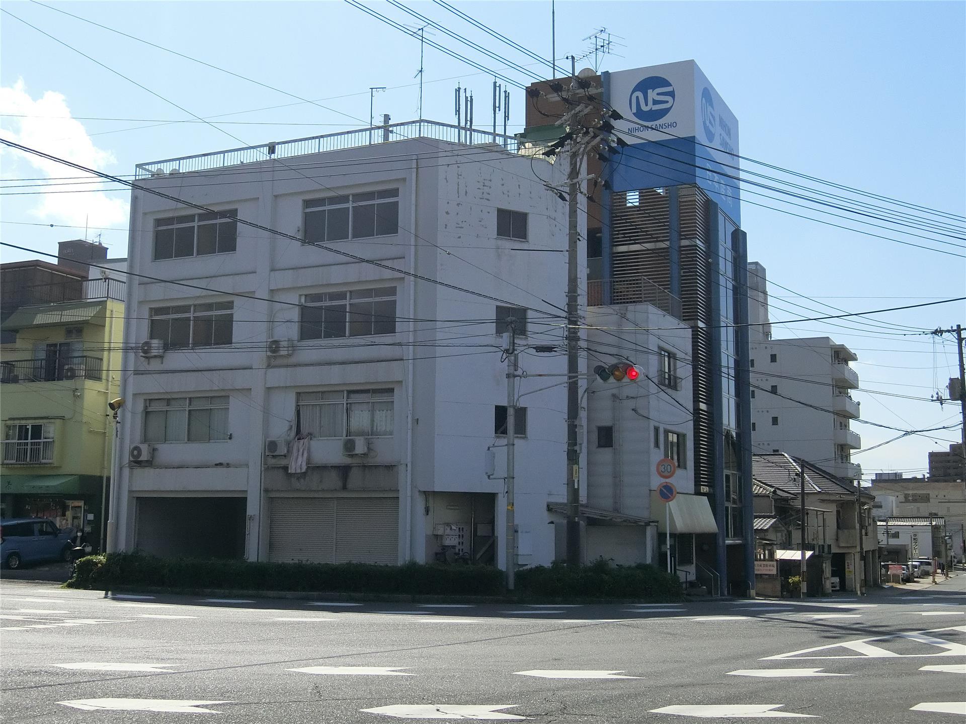 建物外観　1969年築　ネイビーシエスタ呉中央5丁目