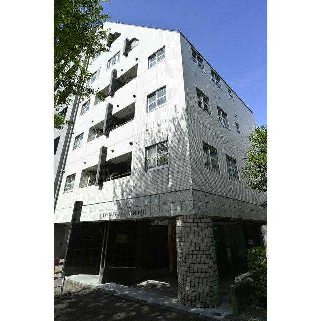 建物外観　鉄筋コンクリート造のがっちりとした建物。