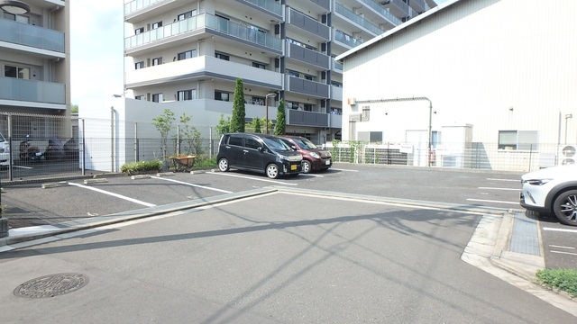 駐車場　★敷地内駐車場★（空き状況・使用料等詳細はご確認下さい）