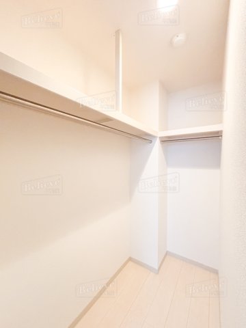 収納　ウォークインクローゼットなので収納豊富です☆