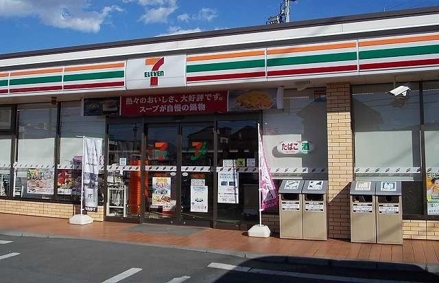 コンビニ　セブンイレブン（コンビニ）まで900m