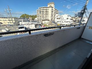 バルコニー　外からの目が気にならないバルコニーで洗濯物が干せます