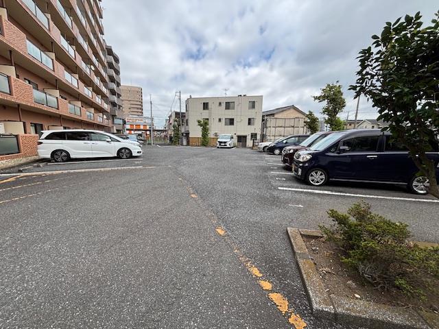 駐車場　通路側（北）