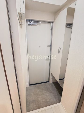玄関　写真は別号室
