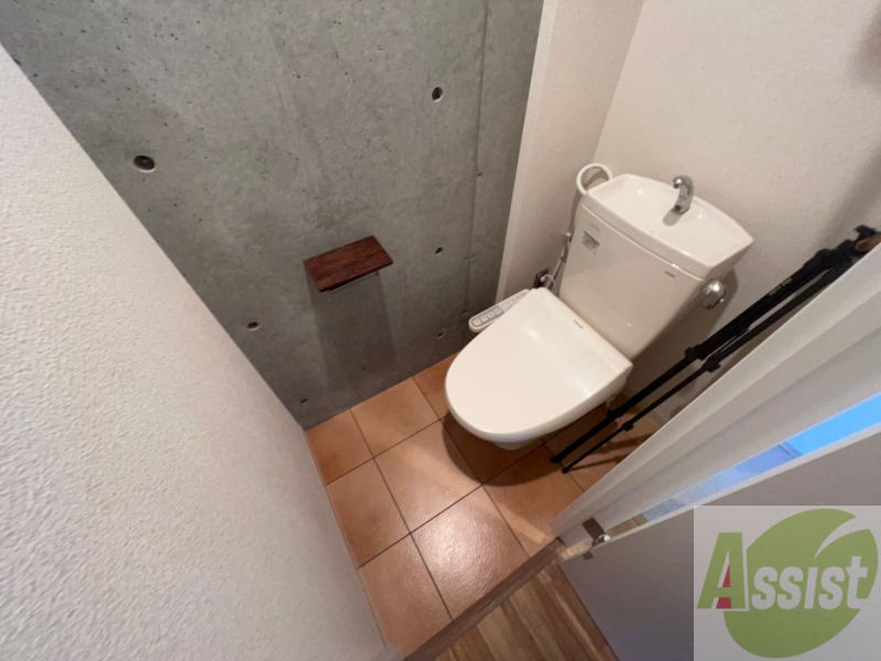 トイレ　ウォシュレット付きのトイレです。シャワートイレは日本の宝。