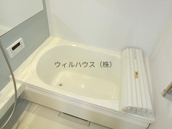 バス・シャワールーム　浴室乾燥機、追焚機能付の広々バスルーム！