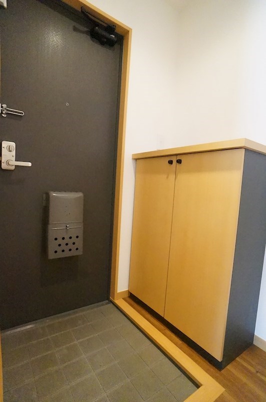 玄関　シューズボックス付で、広々使える玄関。