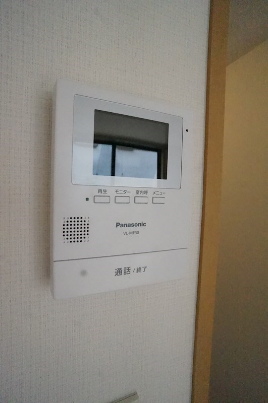 セキュリティ　モニタ付インターホン完備。来訪者の顔が分かる安心感。