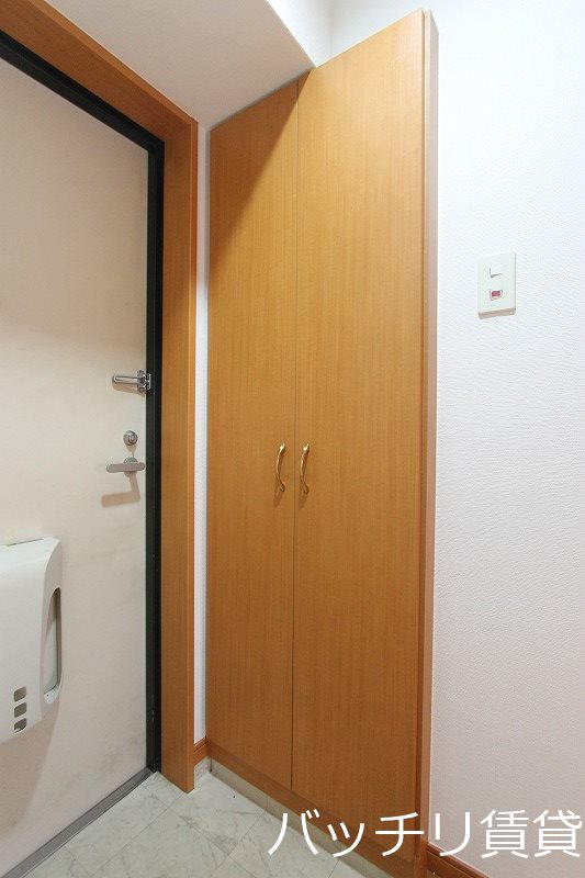 玄関　同型タイプの為、現状を優先致します。