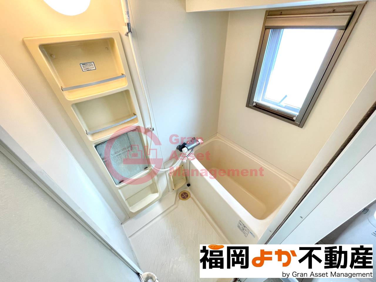 バス・シャワールーム　コンパクトで使いやすいお風呂です
