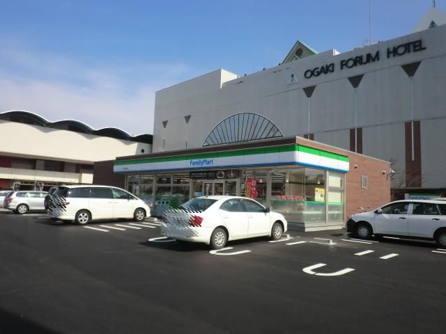 コンビニ　ファミリーマート（コンビニ）まで250m