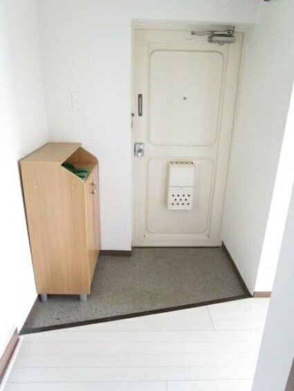 日進住宅 2号棟の玄関写真