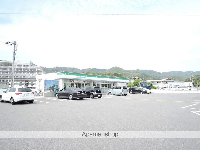 コンビニ　ファミリーマート高知インター店（コンビニ）まで762m