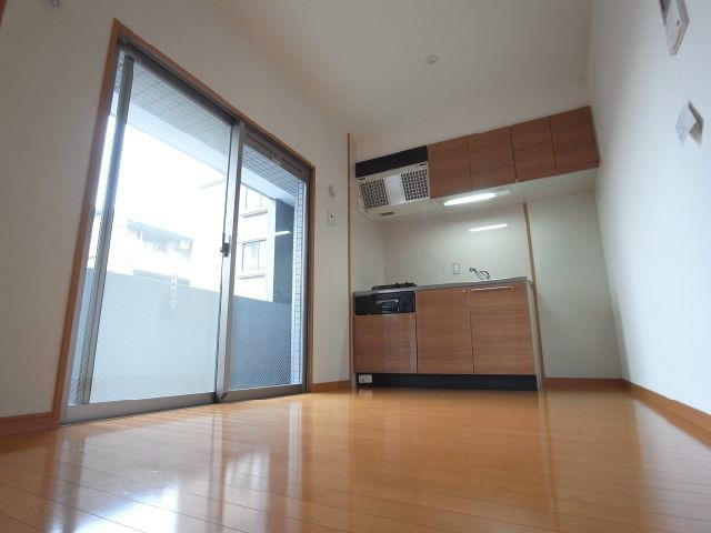 SUN・NESTPIA箱崎駅前の居間写真