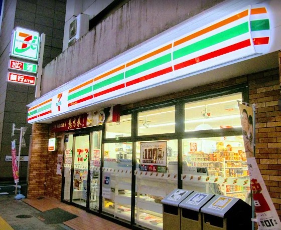 コンビニ　セブンイレブン墨田両国4丁目店（コンビニ）まで131m