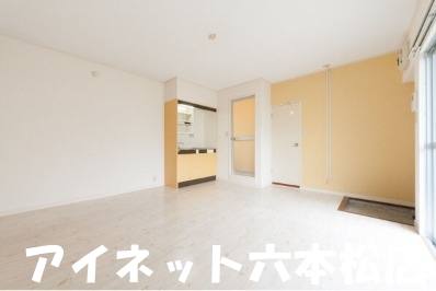 居室・リビング　広々していいですね。