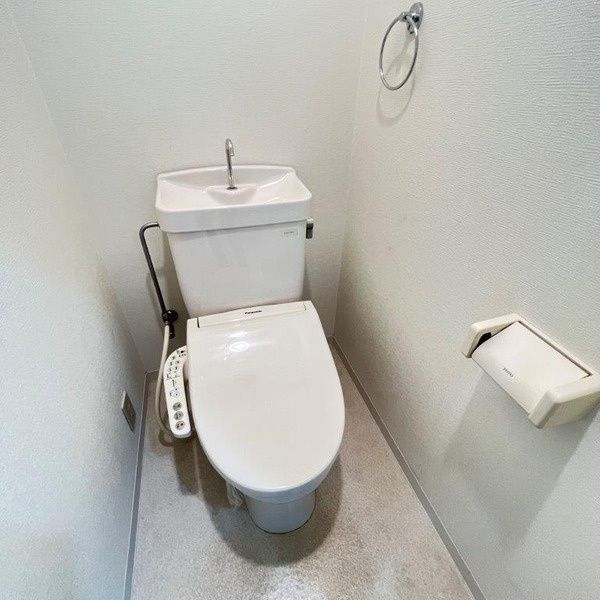 ＪＲ阪和線 和泉府中駅 徒歩7分 3階建 築30年のトイレ写真