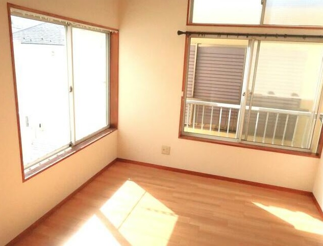 小谷3丁目戸建IIの居間写真