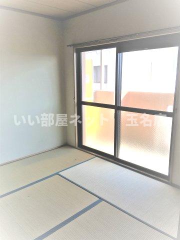 居室・リビング　明るい和室です