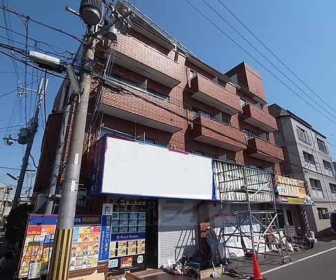 京都市西京区桂野里町のマンションの建物外観