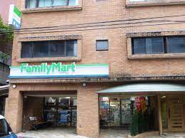 コンビニ　ファミリーマート上原三丁目店（コンビニ）まで382m