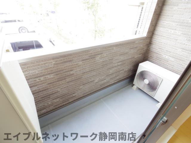 バルコニー　陽当たり良好なバルコニーです