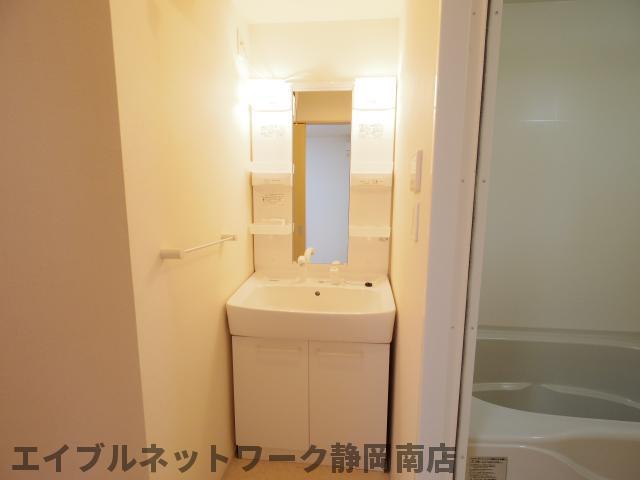 洗面設備　使いやすい洗面所です