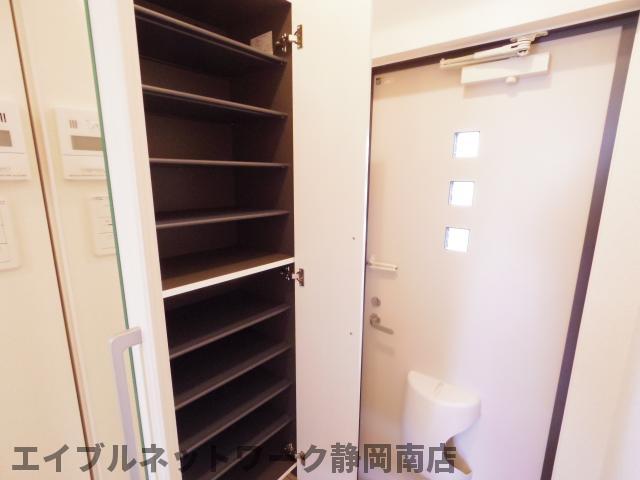 玄関　落ち着いた玄関です