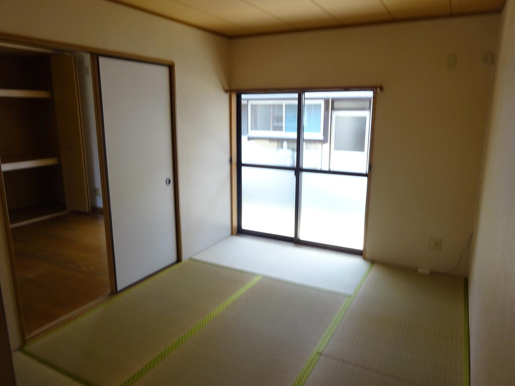 南側採光で日当たり良好です。