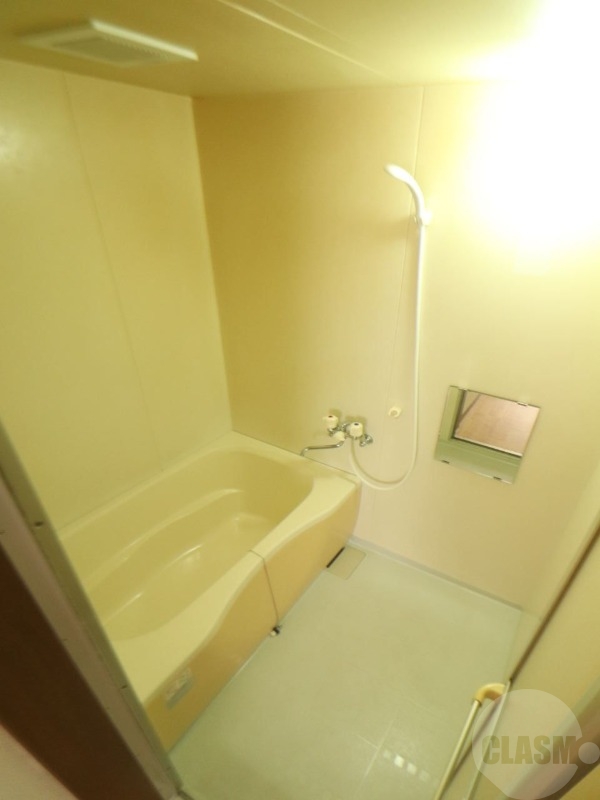 バス・シャワールーム　清潔感のあるバスルーム