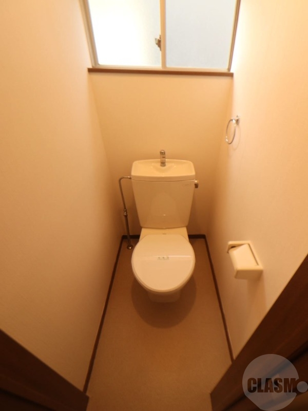 トイレ　窓があり換気が出来ます